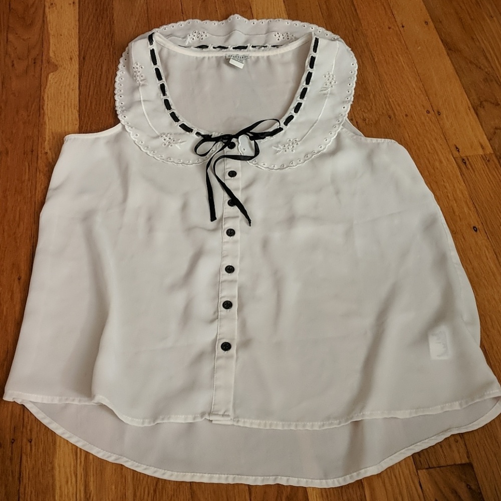 Ivory blouse cute ribbon tie embroidered collar